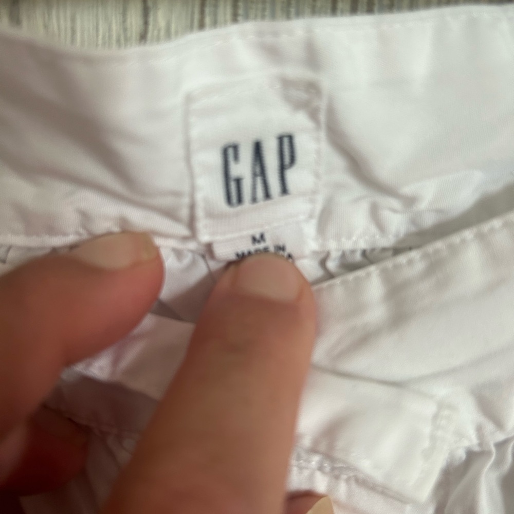 Gap woman’s shirt, size medium - Picture 2 of 2